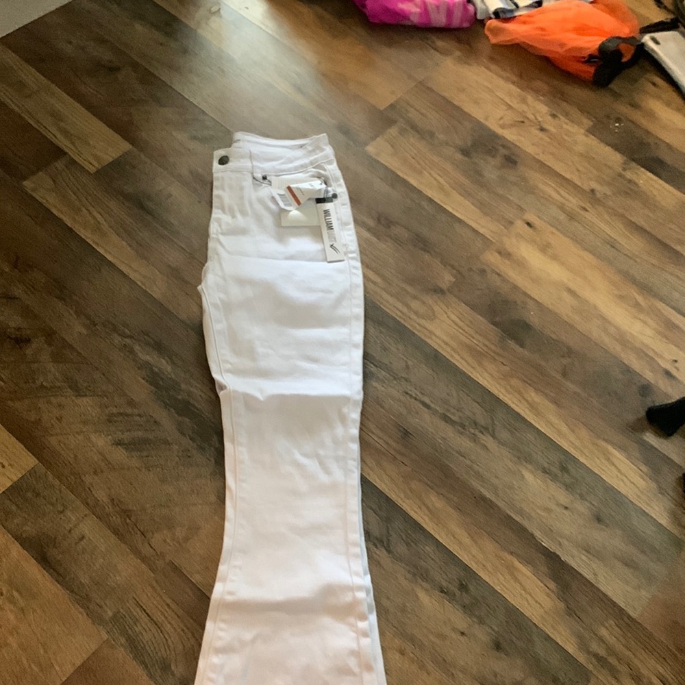 White jeans, William rest